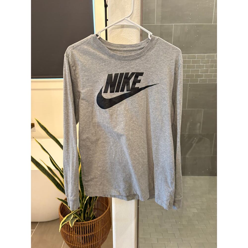Nike Men’s long sleeve tee